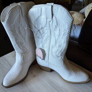 NEW WITH TAGS - Arula Gaucho Wide Width & Calf Boots